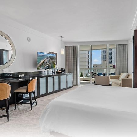Fontainebleau Resort Balcony W Ocean And City View Miami Beach Exterior photo