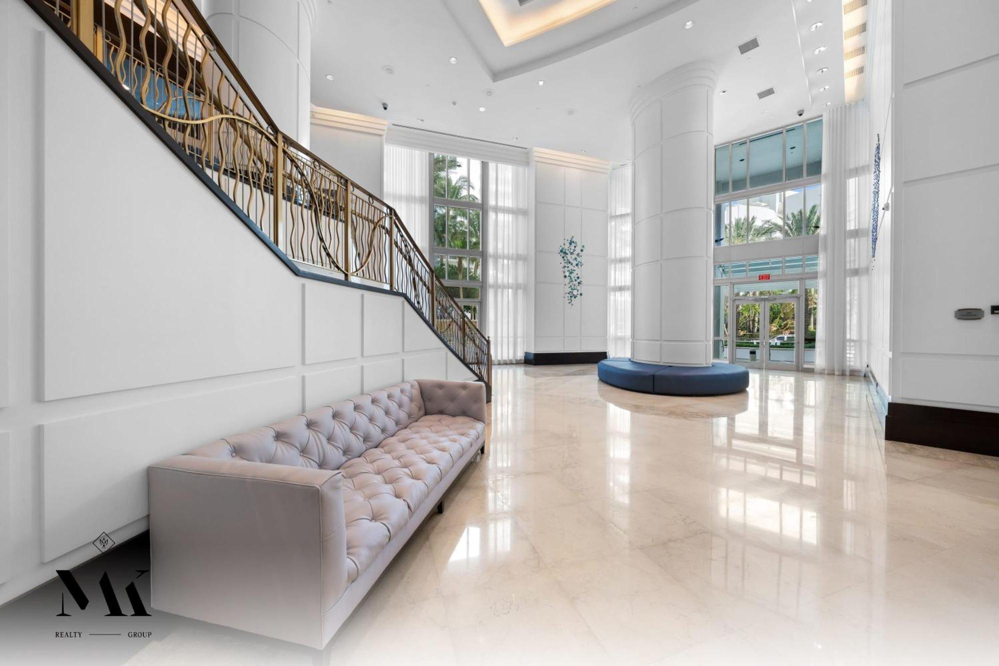 Fontainebleau Resort Balcony W Ocean And City View Miami Beach Exterior photo